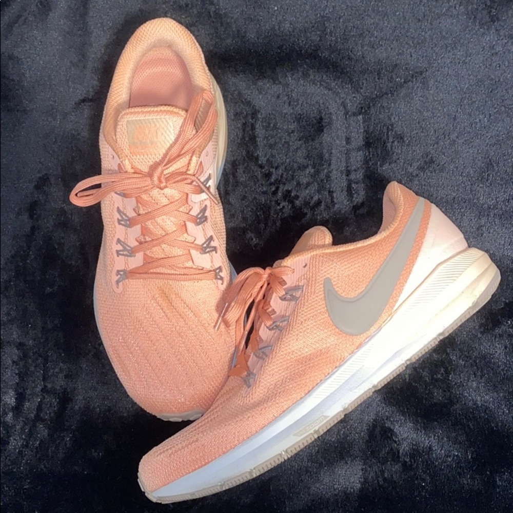 Like new nike zoom sneakers